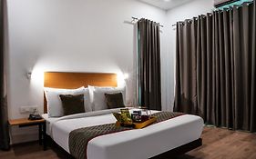 Townhouse Galleria Market Near Golf Course Road